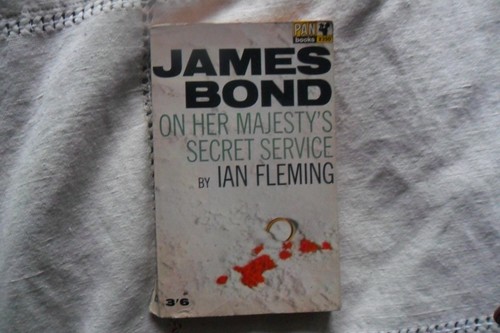 James bond her majesty s - her, majesty's